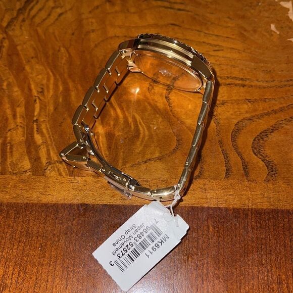 NWT Michael Kors MK6911 Runway Round Adult Female Watch - Picture 4 of 5